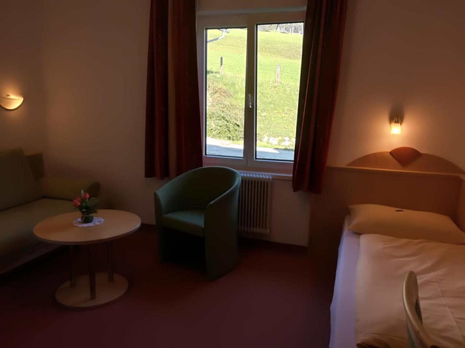 Hotel Pension Sonnenuhr Tauplitz Esterno foto
